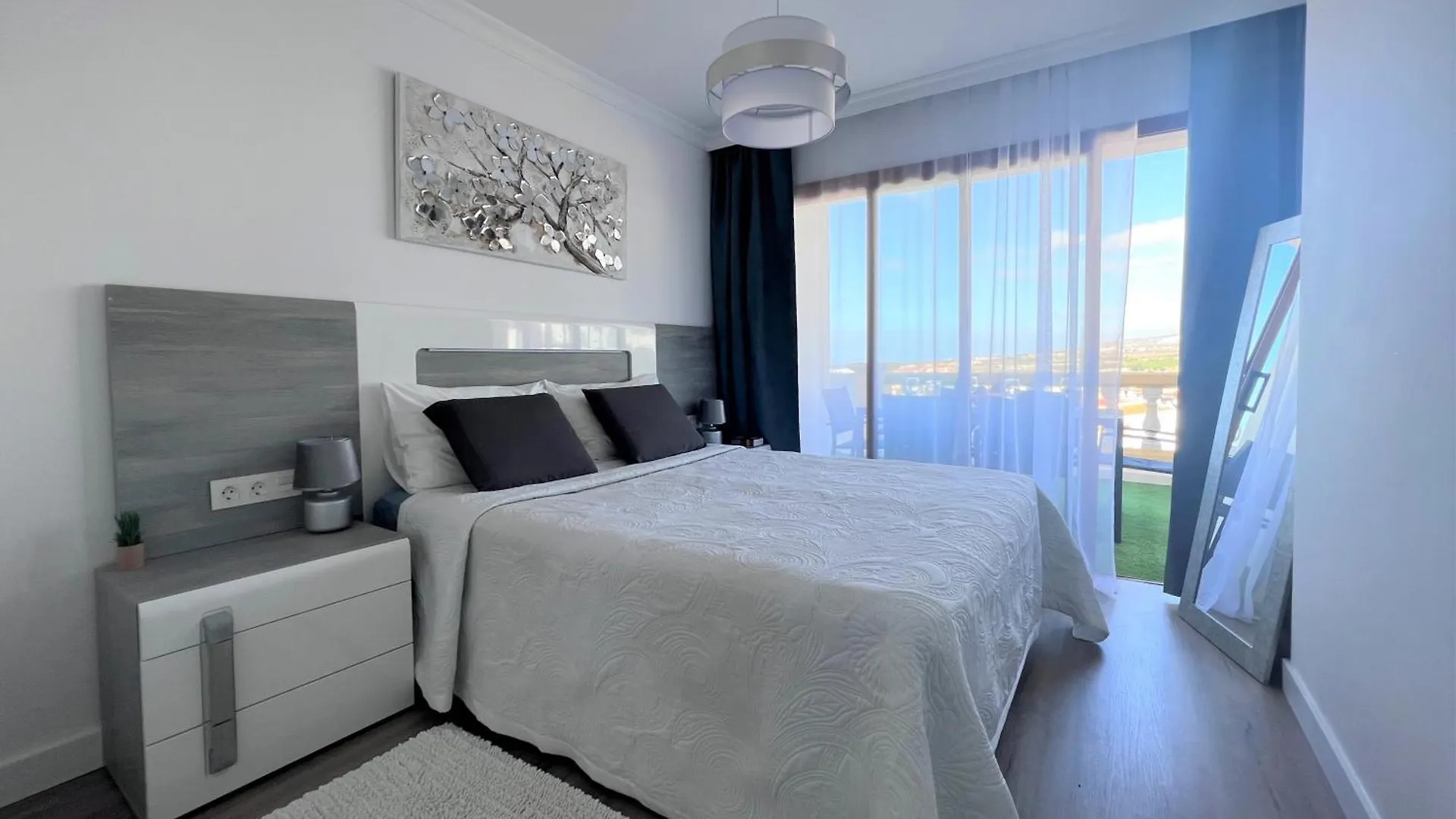 Paulmarie Family Apartment Ocean&Mountain View contacts